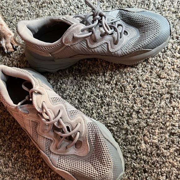 gray ozweego womans sneakers - Picture 2 of 5